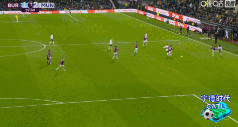 第60分钟，多古精准传中，谢什科凌空破门梅开二度，曼联2-1反超！